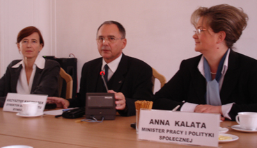 Minister Pracy i Polityki Społecznej Anna Kalata uczestniczyła w spotkaniu Forum Dyrektorów Powiatowych Urzędów Pracy z Prezydium Sejmowej Komisji Pracy.